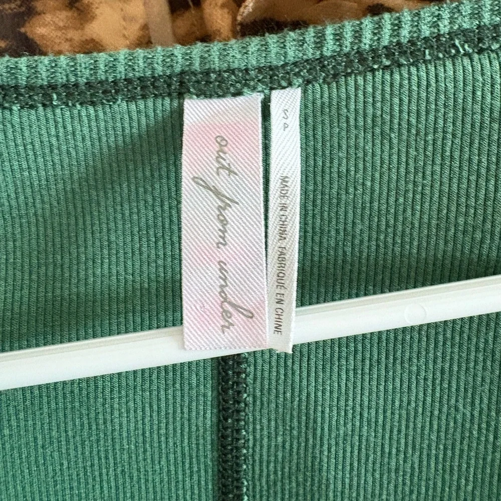 Urban Outfitters Sweet Dreams Long Sleeve Cropped Tee in Holly Green Size Small - Picture 4 of 6